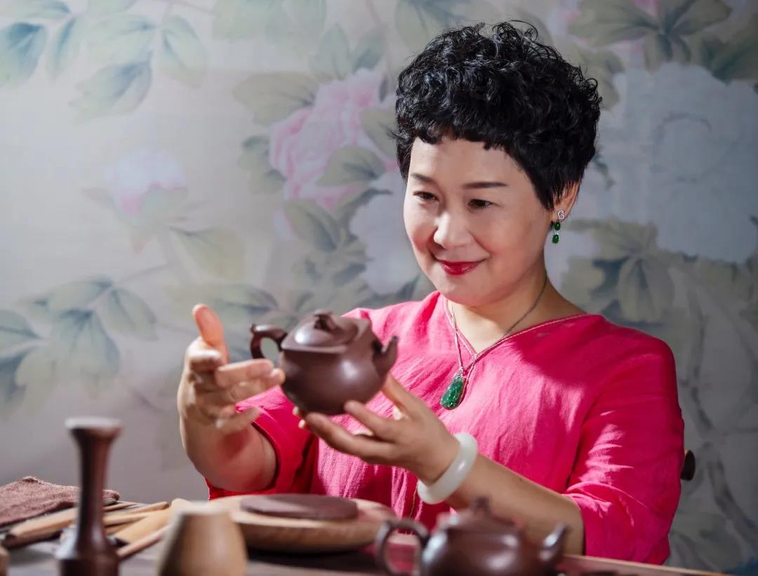 董亚芳——艺心朗朗有其馨