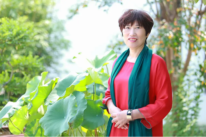 蒋艺华丨因缘入器,繁花似锦_新闻中心_江苏省宜兴紫砂工艺厂